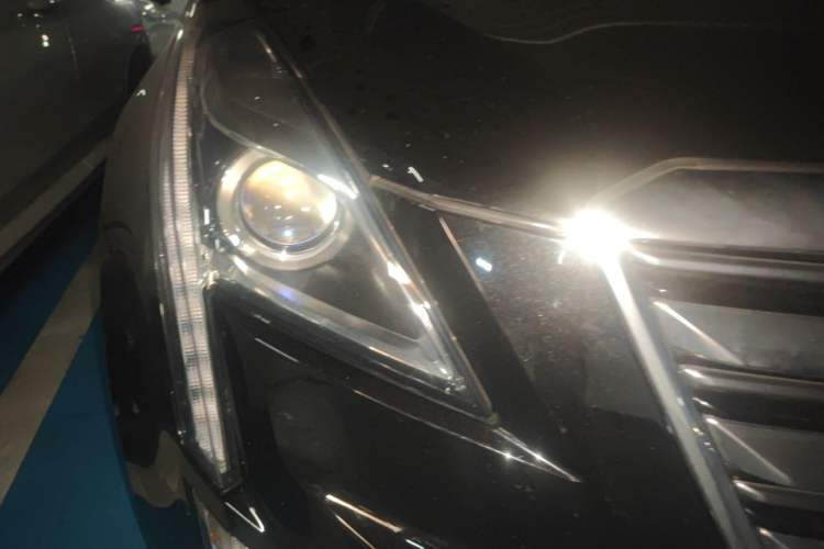 Used Cadillac XT5 2018 25T Luxury Model Right Front Headlight