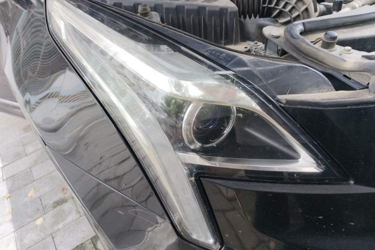 Used Cadillac XT5 2018 25T Luxury Model Right Front Headlight
