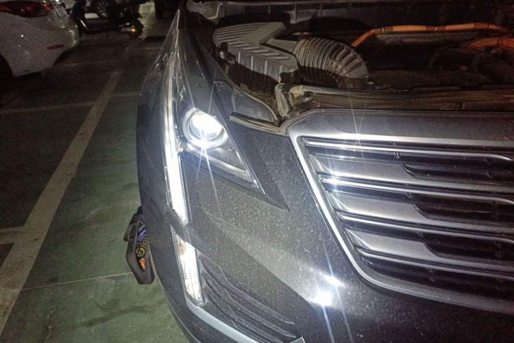 Used Cadillac XT5 2018 28E Four-Wheel Drive Tech Version Right Front Headlight
