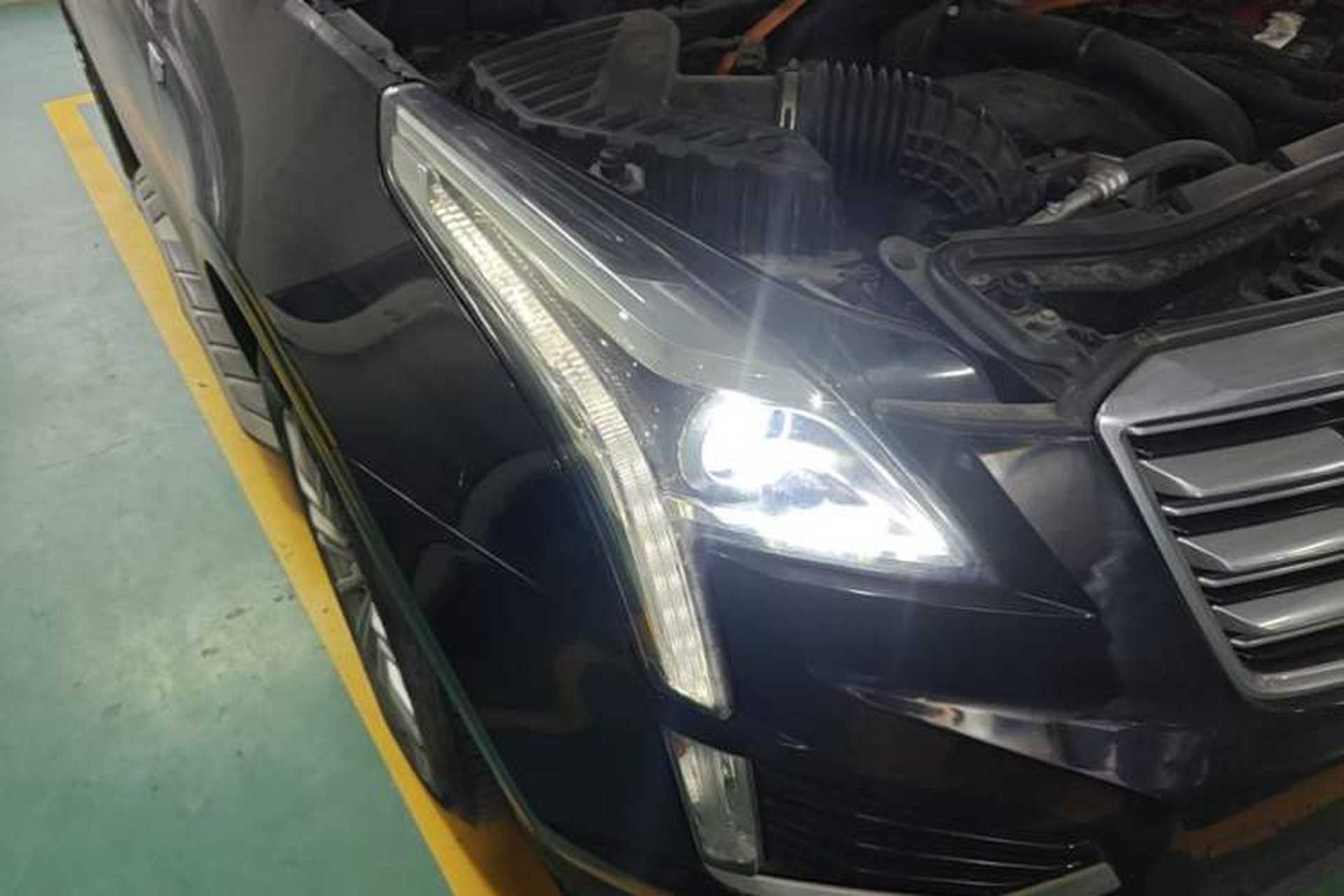 Used Cadillac XT5 2018 28E Four-Wheel Drive Tech Version Right Front Headlight