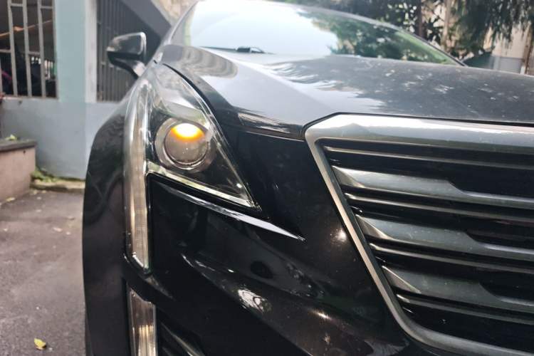 Used Cadillac XT5 2018 25T Luxury Model Right Front Headlight