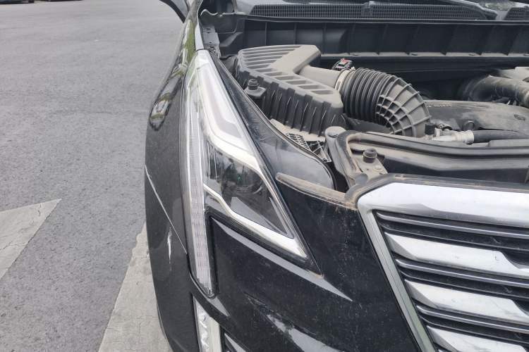 Used Cadillac XT5 2018 28T Four-Wheel Drive Luxury Model Right Front Headlight