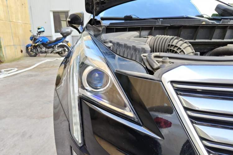 Used Cadillac XT5 2018 25T Luxury Model Right Front Headlight