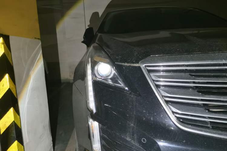 Used Cadillac XT5 2018 25T Luxury Model Right Front Headlight