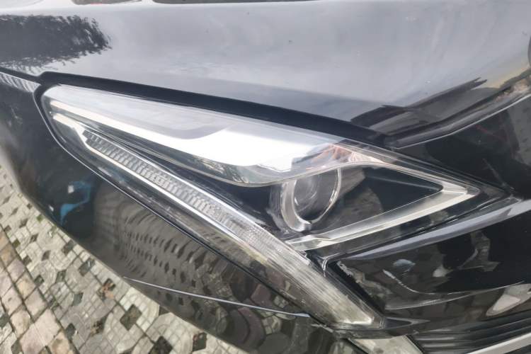 Used Cadillac XT5 2018 25T Tech Model Right Front Headlight