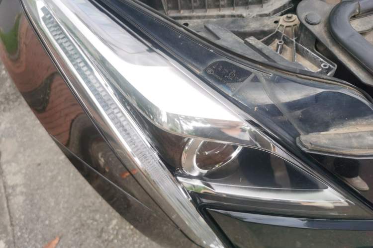 Used Cadillac XT5 2018 25T Luxury Model Right Front Headlight