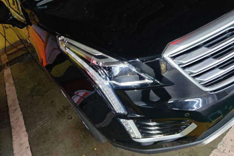 Used Cadillac XT5 2018 28T Four-Wheel Drive Luxury Model Right Front Headlight