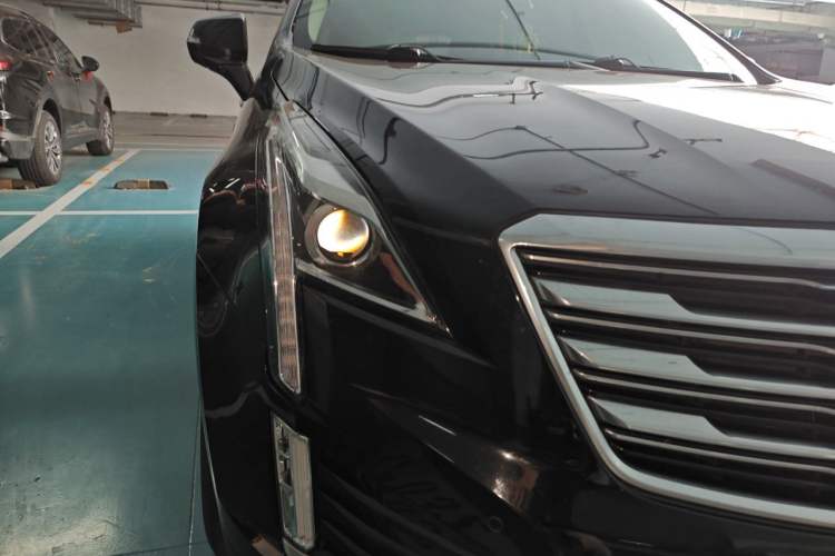 Used Cadillac XT5 2018 25T Luxury Model Right Front Headlight
