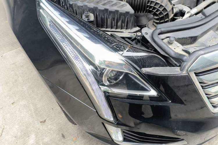 Used Cadillac XT5 2018 25T Luxury Model Right Front Headlight