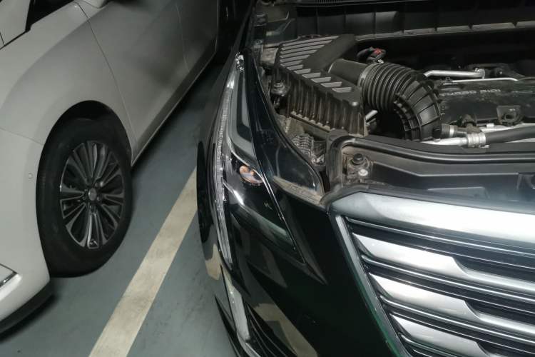 Used Cadillac XT5 2018 28T Four-Wheel Drive Luxury Model Right Front Headlight