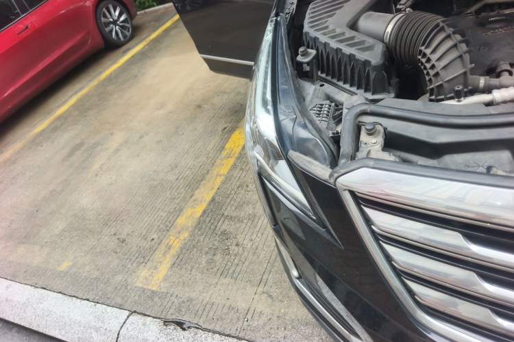 Used Cadillac XT5 2018 28T Four-Wheel Drive Luxury Model Right Front Headlight