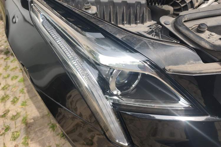 Used Cadillac XT5 2018 25T Luxury Model Right Front Headlight