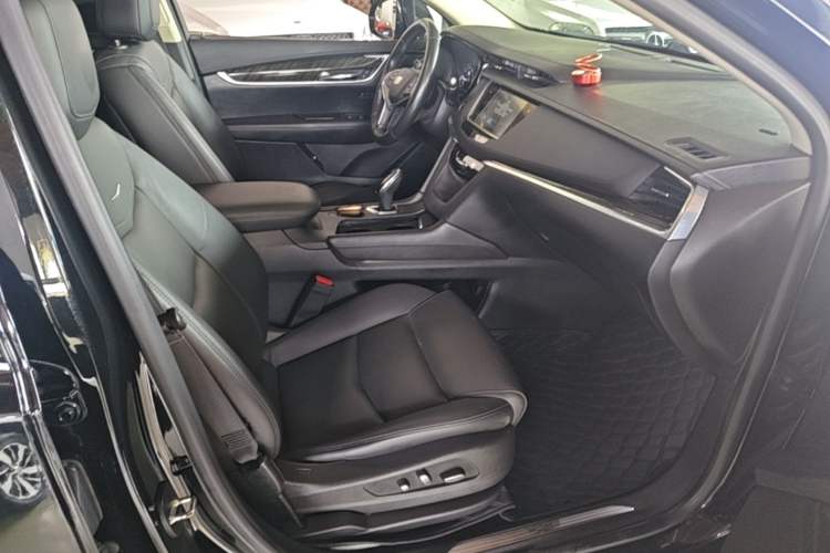 Used Cadillac XT5 2018 28T Four-Wheel Drive Luxury Model Right Front Seat