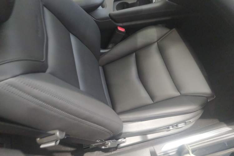 Used Cadillac XT5 2018 28E Four-Wheel Drive Tech Version Right Front Seat