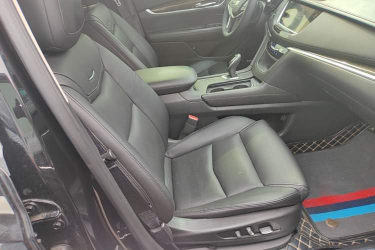 Used Cadillac XT5 2018 28T Four-Wheel Drive Luxury Model Right Front Seat