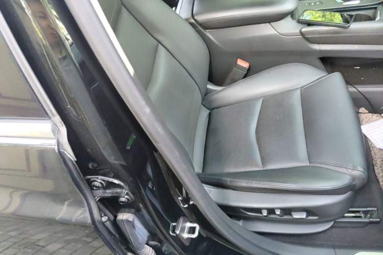 Used Cadillac XT5 2018 28T Four-Wheel Drive Luxury Model Right Front Seat