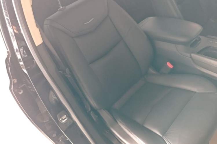 Used Cadillac XT5 2018 25T Luxury Model Right Front Seat