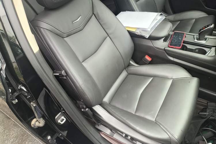 Used Cadillac XT5 2018 28T Four-Wheel Drive Luxury Model Right Front Seat