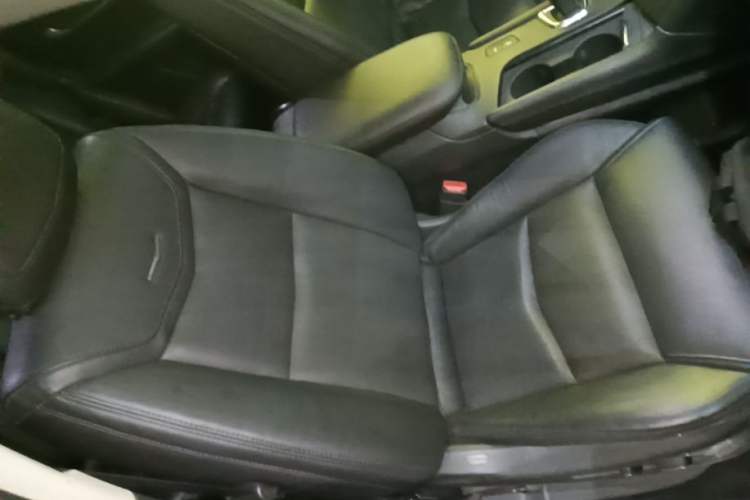 Used Cadillac XT5 2018 25T Luxury Model Right Front Seat
