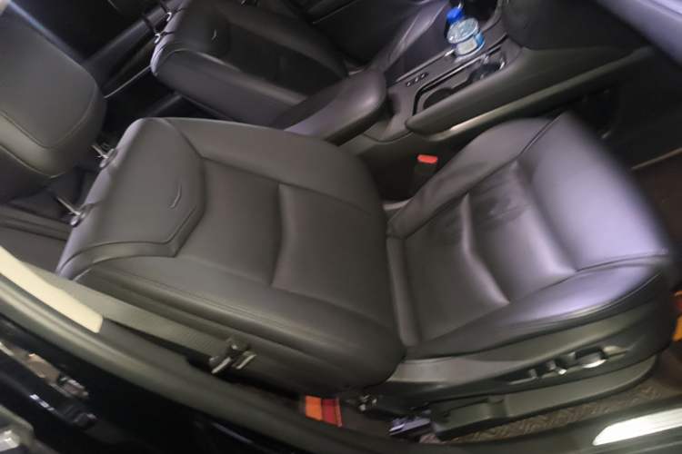 Used Cadillac XT5 2018 28T Four-Wheel Drive Luxury Model Right Front Seat