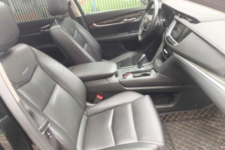 Used Cadillac XT5 2018 25T Luxury Model Right Front Seat