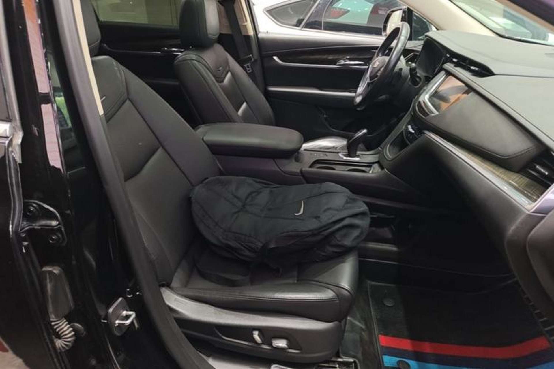 Used Cadillac XT5 2018 25T Luxury Model Right Front Seat