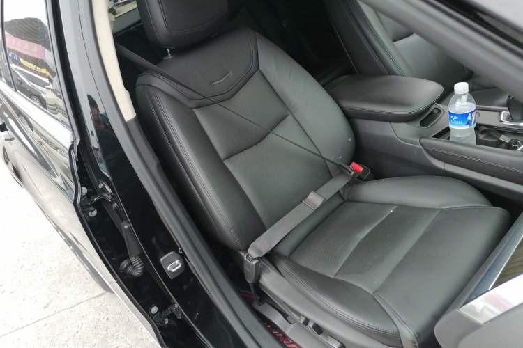 Used Cadillac XT5 2018 28T Four-Wheel Drive Luxury Model Right Front Seat