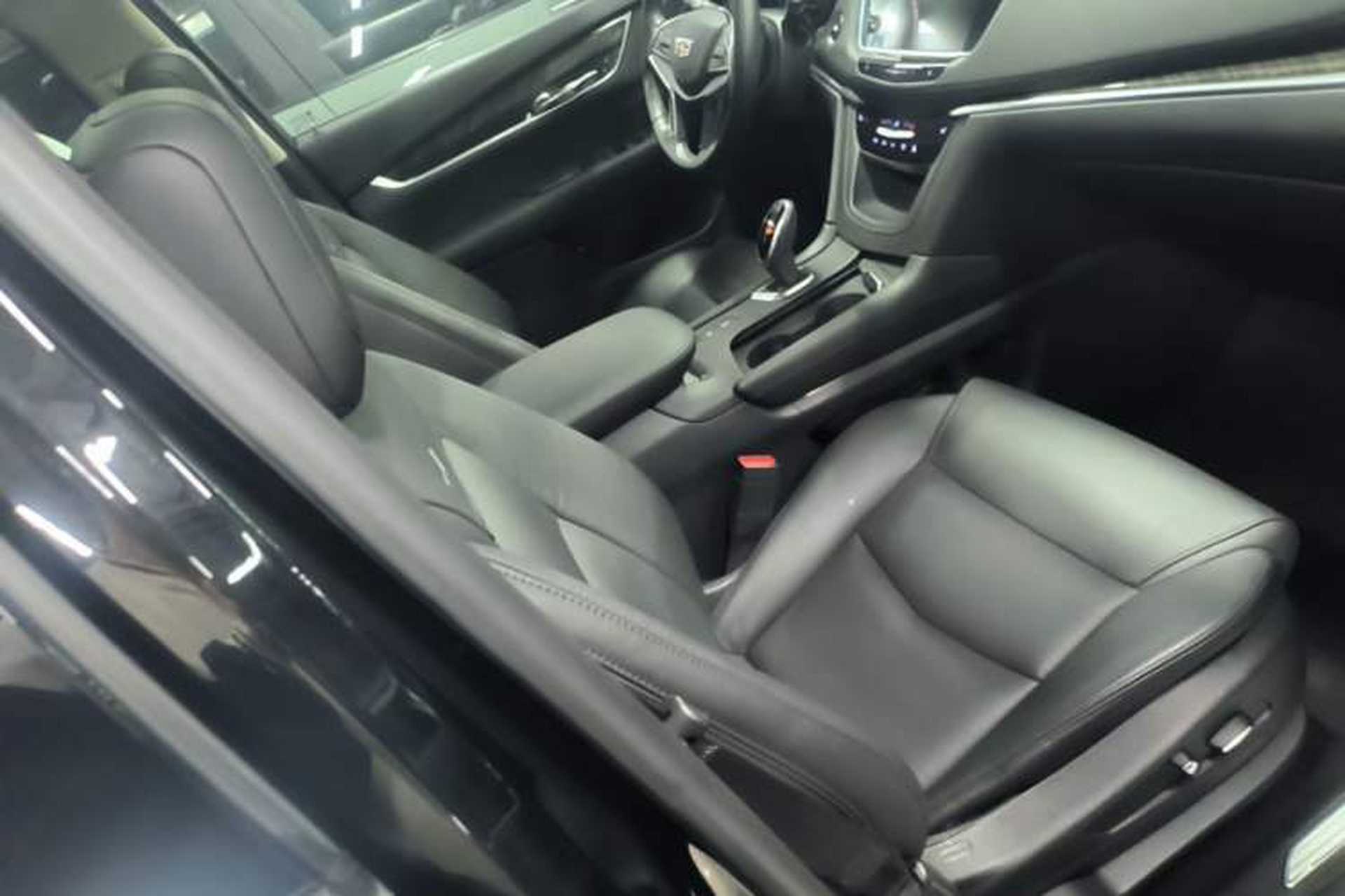 Used Cadillac XT5 2018 25T Luxury Model Right Front Seat