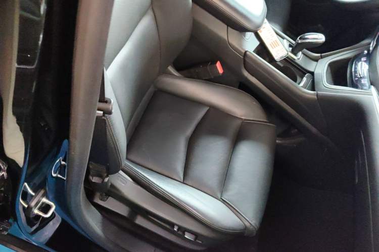 Used Cadillac XT5 2018 25T Luxury Model Right Front Seat