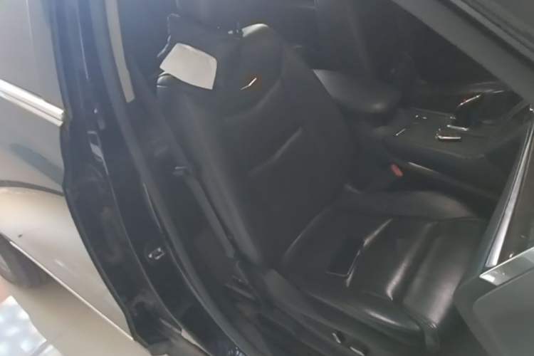 Used Cadillac XT5 2018 25T Luxury Model Right Front Seat