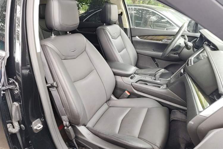 Used Cadillac XT5 2018 28T Four-Wheel Drive Luxury Model Right Front Seat