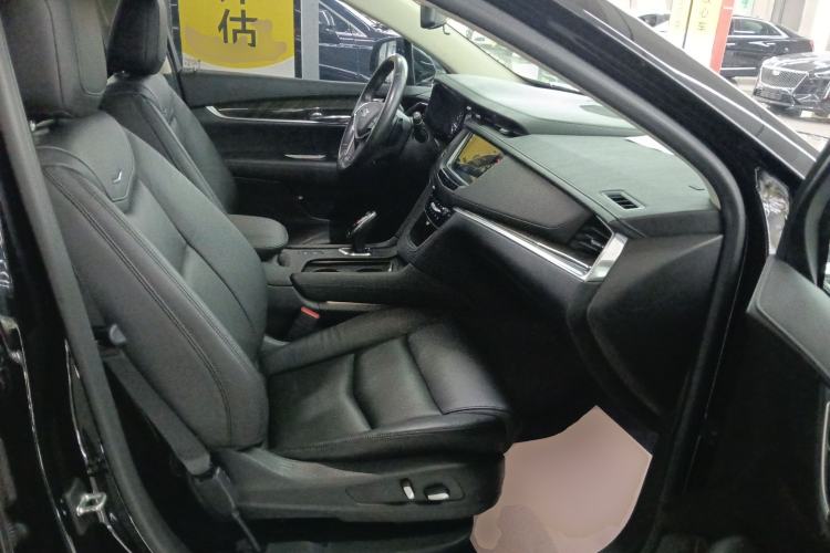 Used Cadillac XT5 2018 25T Luxury Model Right Front Seat