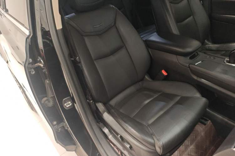 Used Cadillac XT5 2018 25T Luxury Model Right Front Seat