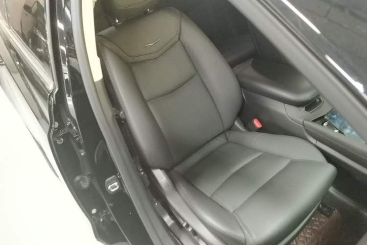 Used Cadillac XT5 2018 28T Four-Wheel Drive Luxury Model Right Front Seat