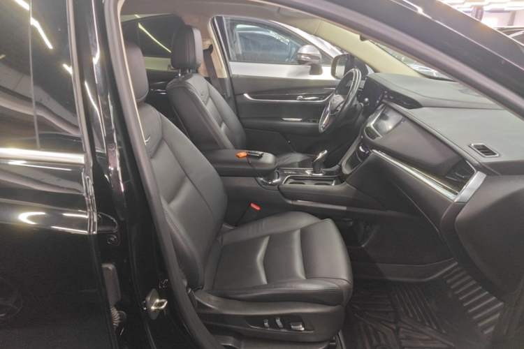 Used Cadillac XT5 2018 28T Four-Wheel Drive Luxury Model Right Front Seat