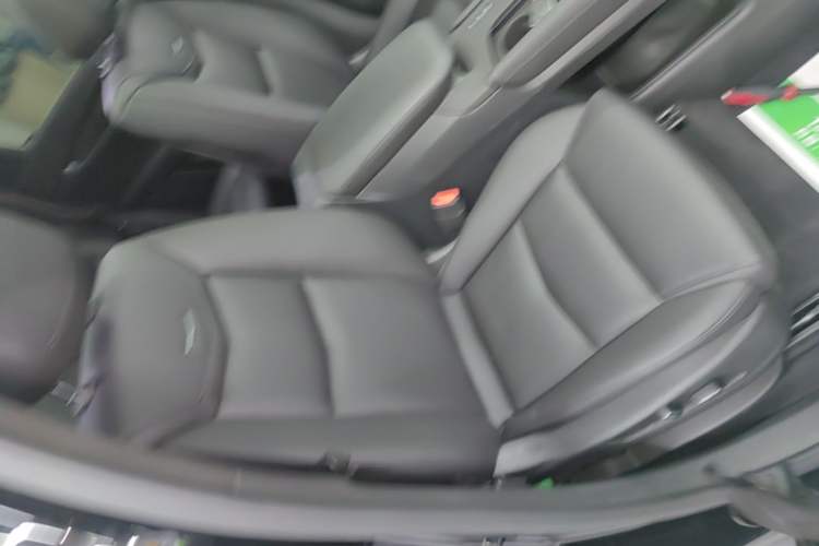 Used Cadillac XT5 2018 28E Four-Wheel Drive Tech Version Right Front Seat