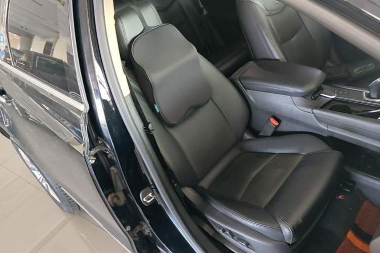 Used Cadillac XT5 2018 28T Four-Wheel Drive Luxury Model Right Front Seat