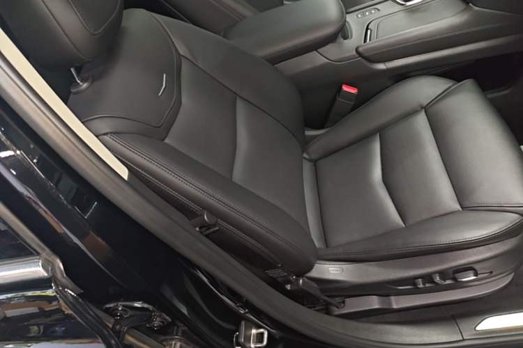 Used Cadillac XT5 2018 28T Four-Wheel Drive Luxury Model Right Front Seat
