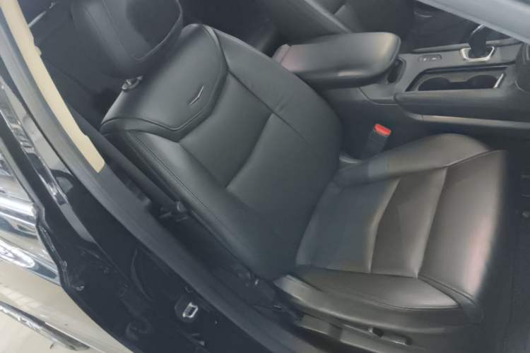Used Cadillac XT5 2018 25T Luxury Model Right Front Seat