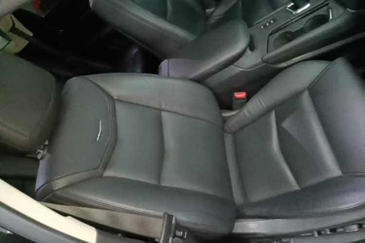 Used Cadillac XT5 2018 28T Four-Wheel Drive Luxury Model Right Front Seat