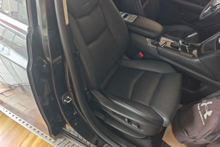 Used Cadillac XT5 2018 25T Luxury Model Right Front Seat