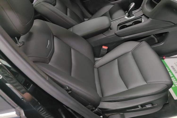 Used Cadillac XT5 2018 28E Four-Wheel Drive Tech Version Right Front Seat