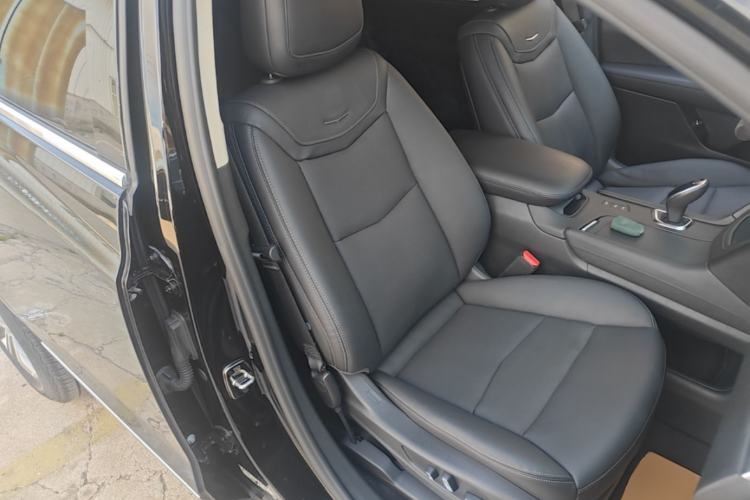 Used Cadillac XT5 2018 28T Four-Wheel Drive Luxury Model Right Front Seat