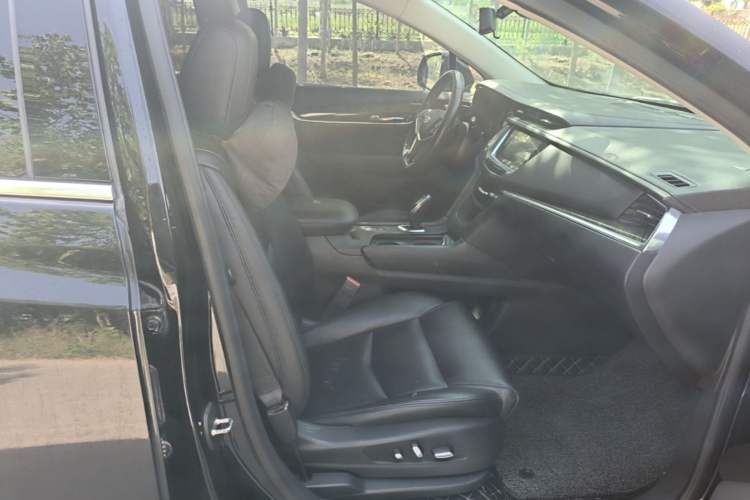 Used Cadillac XT5 2018 28T Four-Wheel Drive Luxury Model Right Front Seat