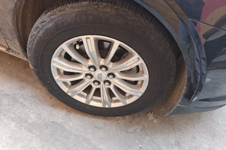 Used Cadillac XT5 2018 28E Four-Wheel Drive Tech Version Right Front Wheel Hub