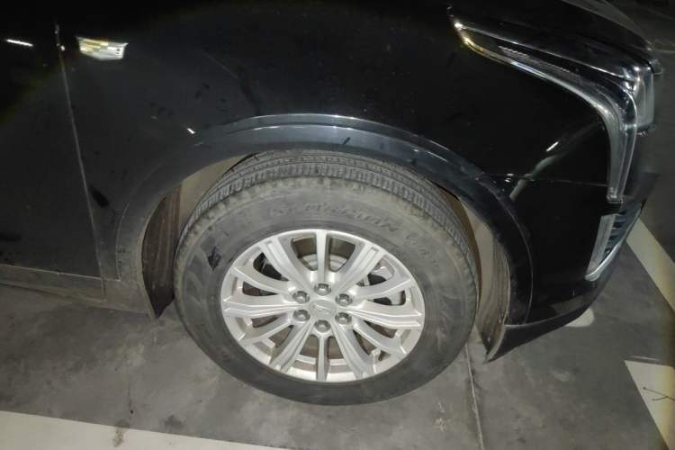 Used Cadillac XT5 2018 28E Four-Wheel Drive Tech Version Right Front Wheel Hub