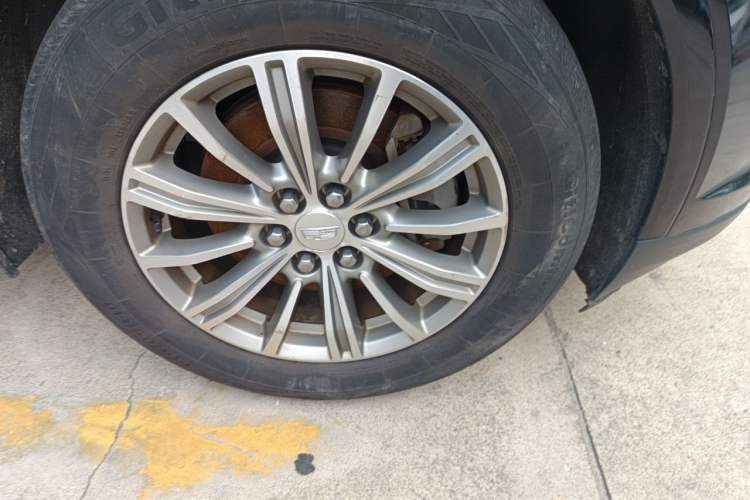 Used Cadillac XT5 2018 25T Luxury Model Right Front Wheel Hub