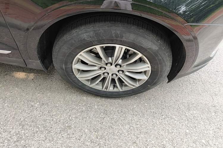 Used Cadillac XT5 2018 25T Luxury Model Right Front Wheel Hub