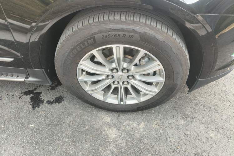 Used Cadillac XT5 2018 25T Luxury Model Right Front Wheel Hub