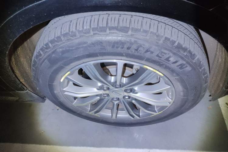Used Cadillac XT5 2018 25T Luxury Model Right Front Wheel Hub